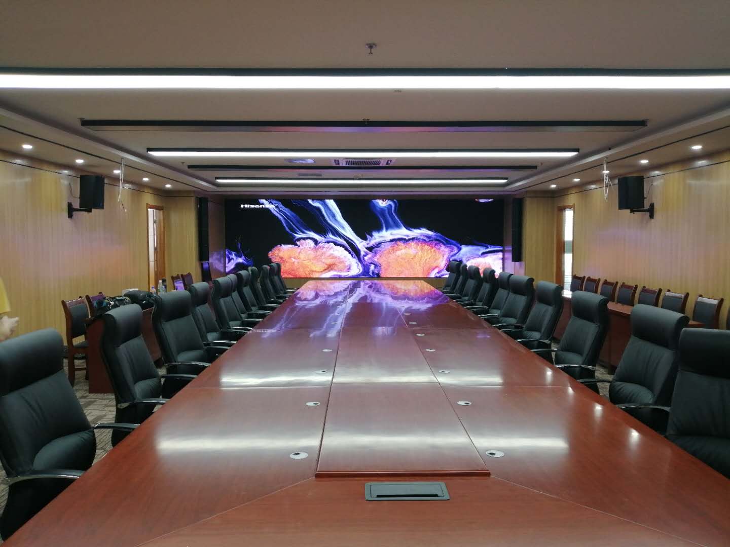 濰坊某事業(yè)單位音、視頻會議集成項目完工，會議辦公、音響系統(tǒng)、1.2小間距顯示系統(tǒng)完美融合